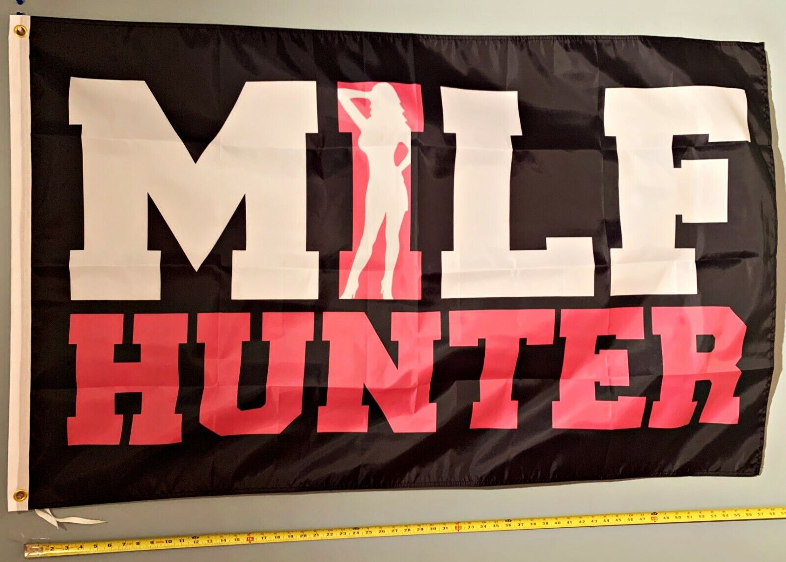BEER FLAG FREE USA SHIP Milf Hunter Pink Pose Love Hot Moms Poster USA Sign 3x5\'