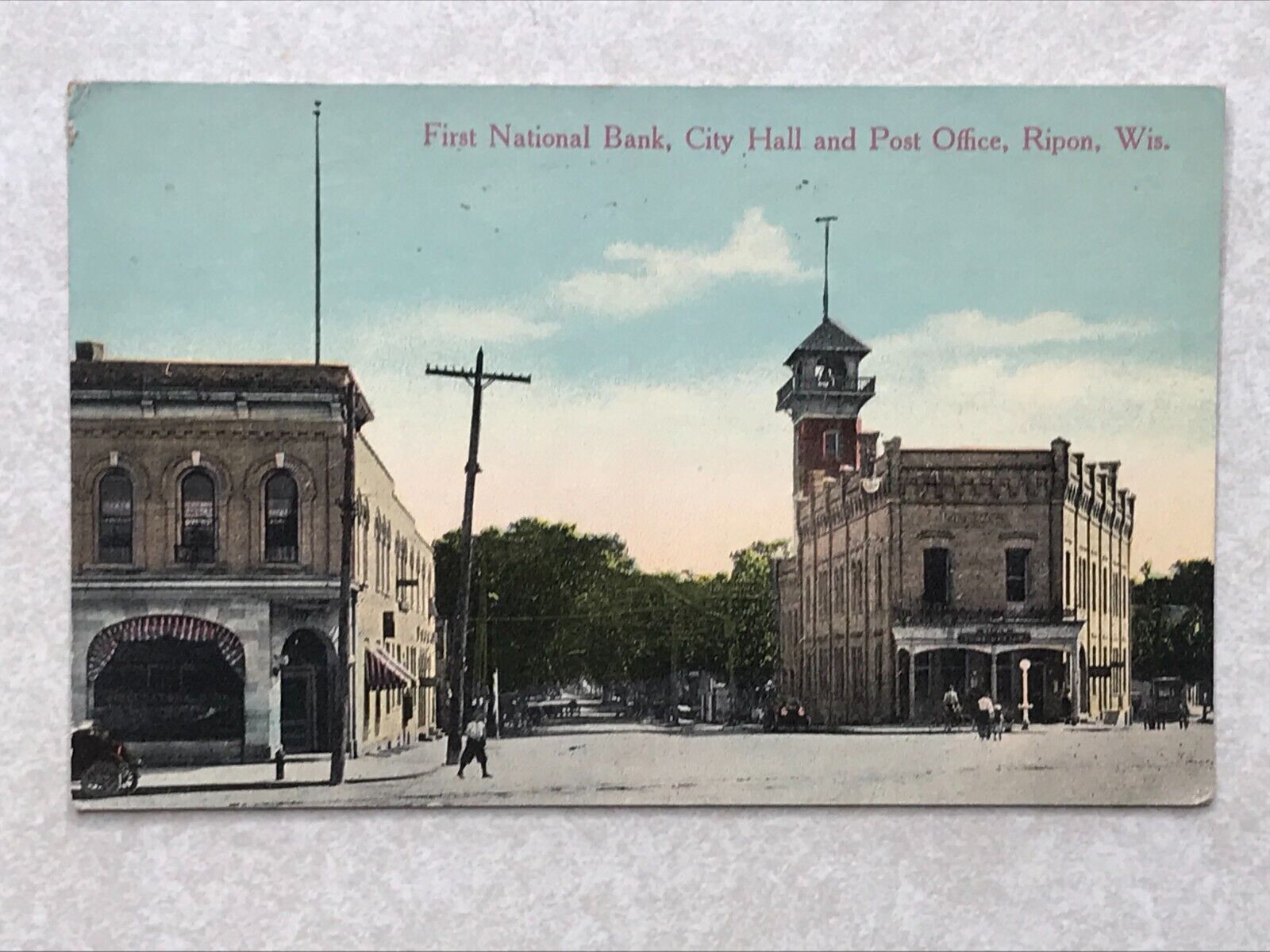 B250 Postcard WI Wisconsin First National Bank City Hall Ripon PO Street Scene