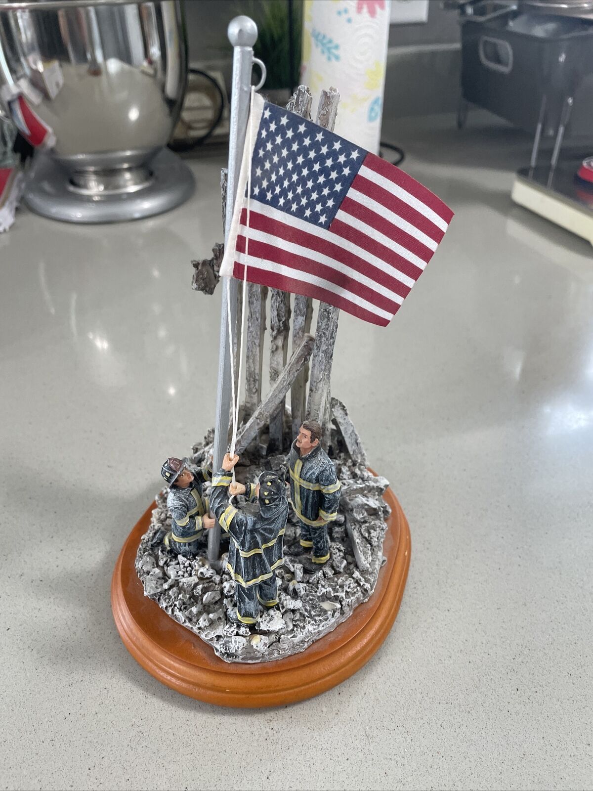 World Trade Center 9/11 Figurine - Firemen American Heroes Tribute Raising Flag￼