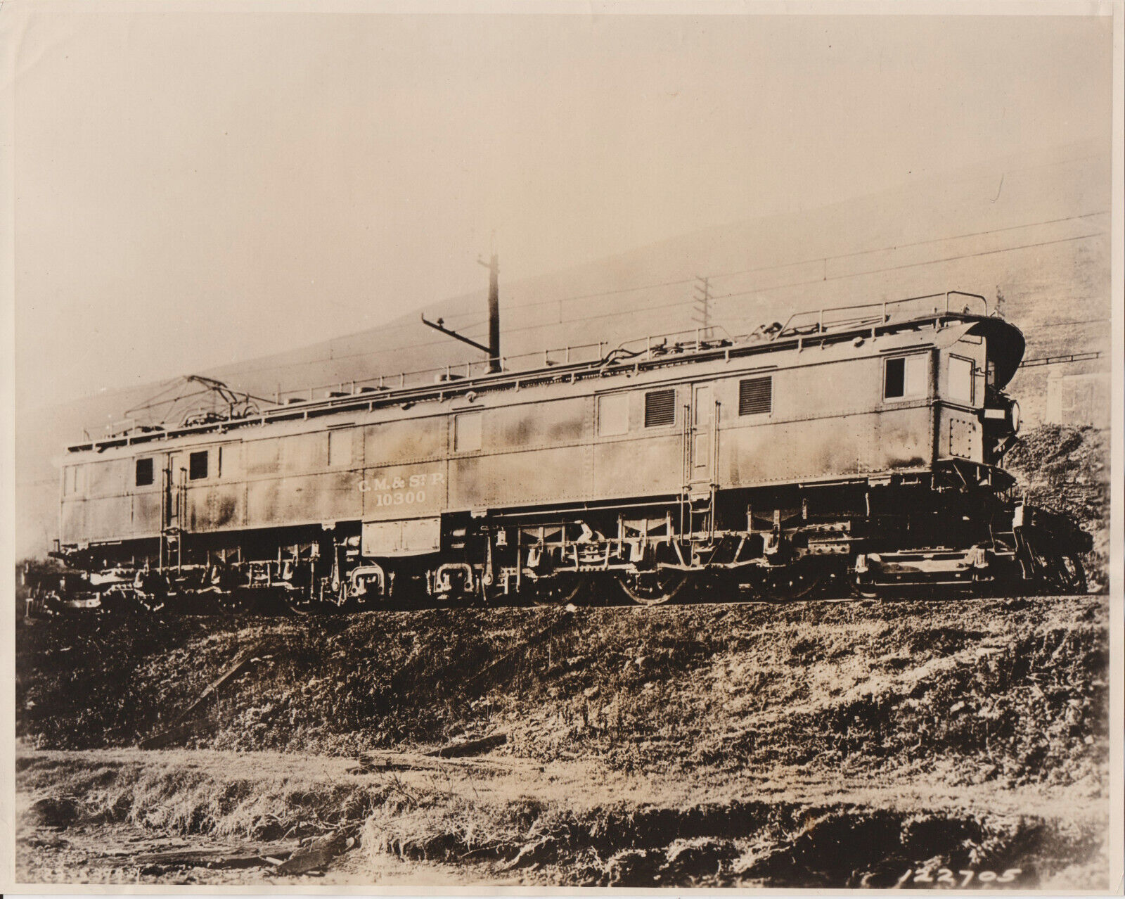 1927 Press Photo World\'s Largest Electric Locomotive for CM & St. Paul Railway