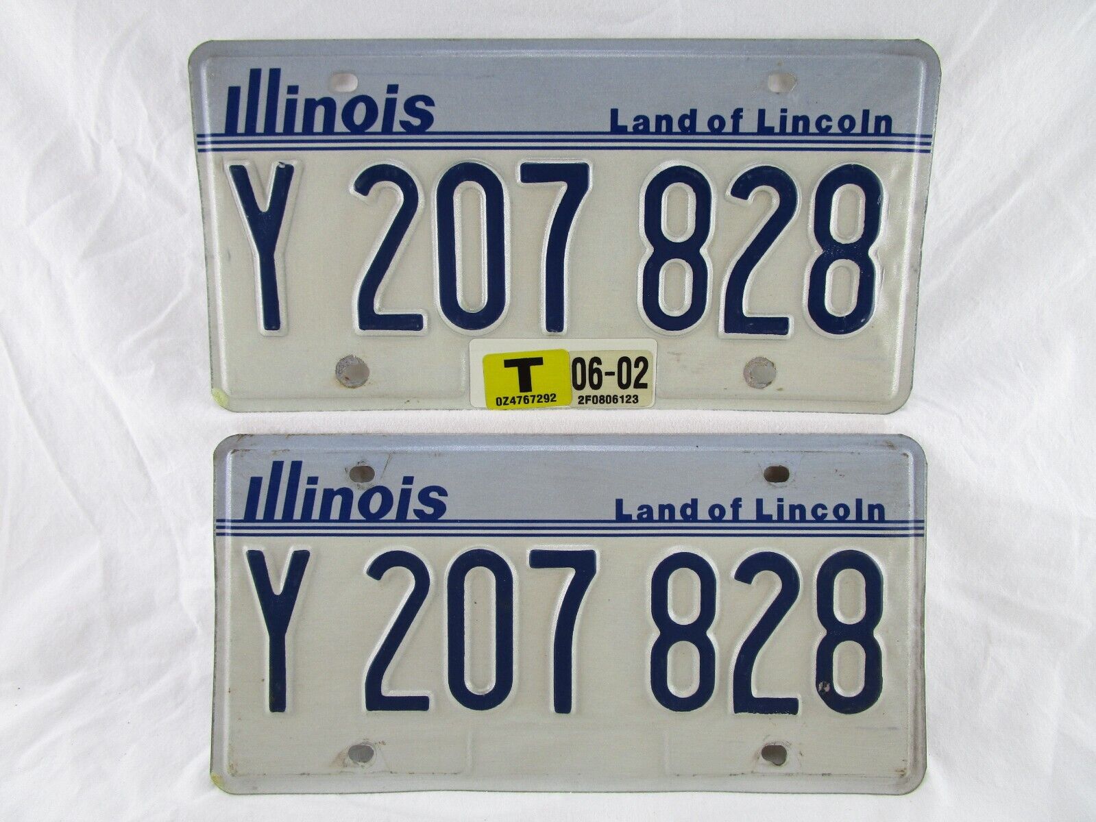 2002 Illinois License Plate #Y207828 Matching Pair  Land Of Lincoln Original