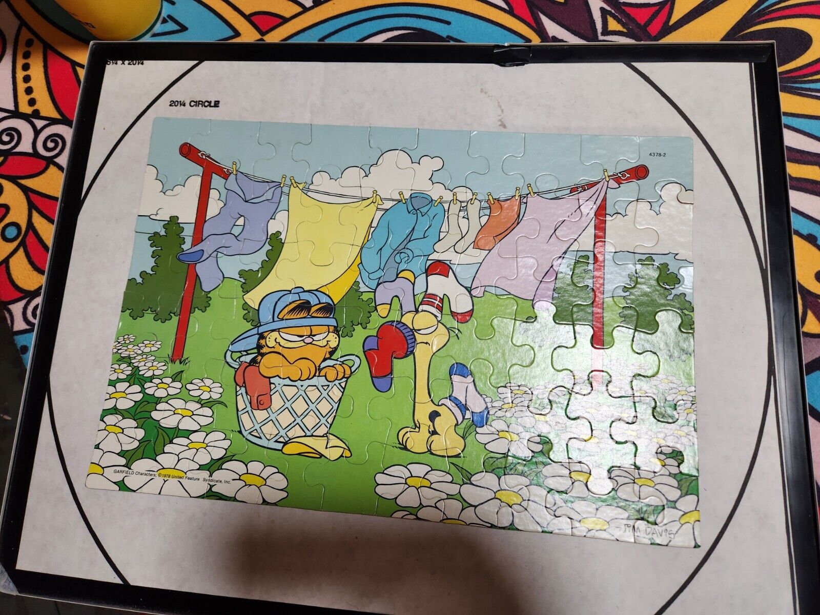 Vintage, 1978 Garfield and Odie Doing Laundry 60pc  16 by 11  Puzzle. Complete