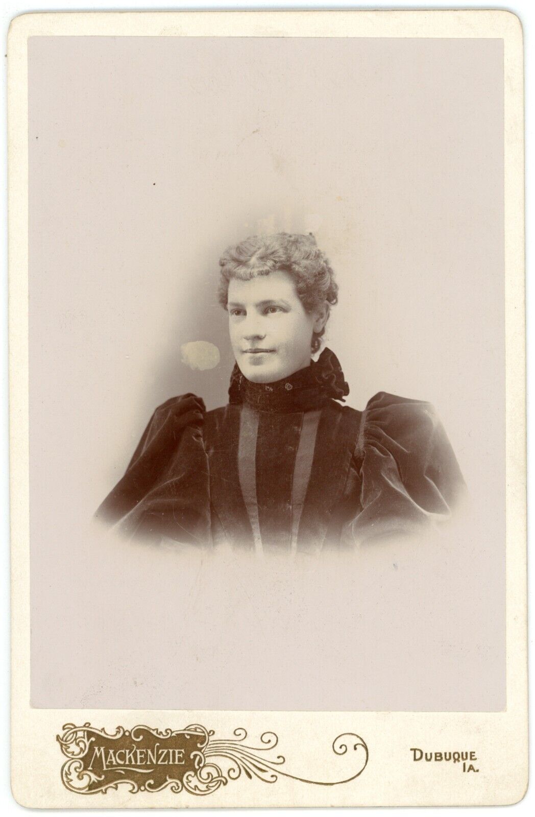 CIRCA 1880\'S CABINET CARD Beautiful Woman Stunning Dress Mackenzie Dubuque, IA