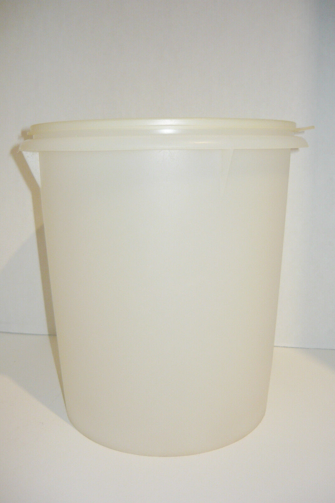 Tupperware Sheer 9 Qt Canister Storage Container # 255 & 259 Lid