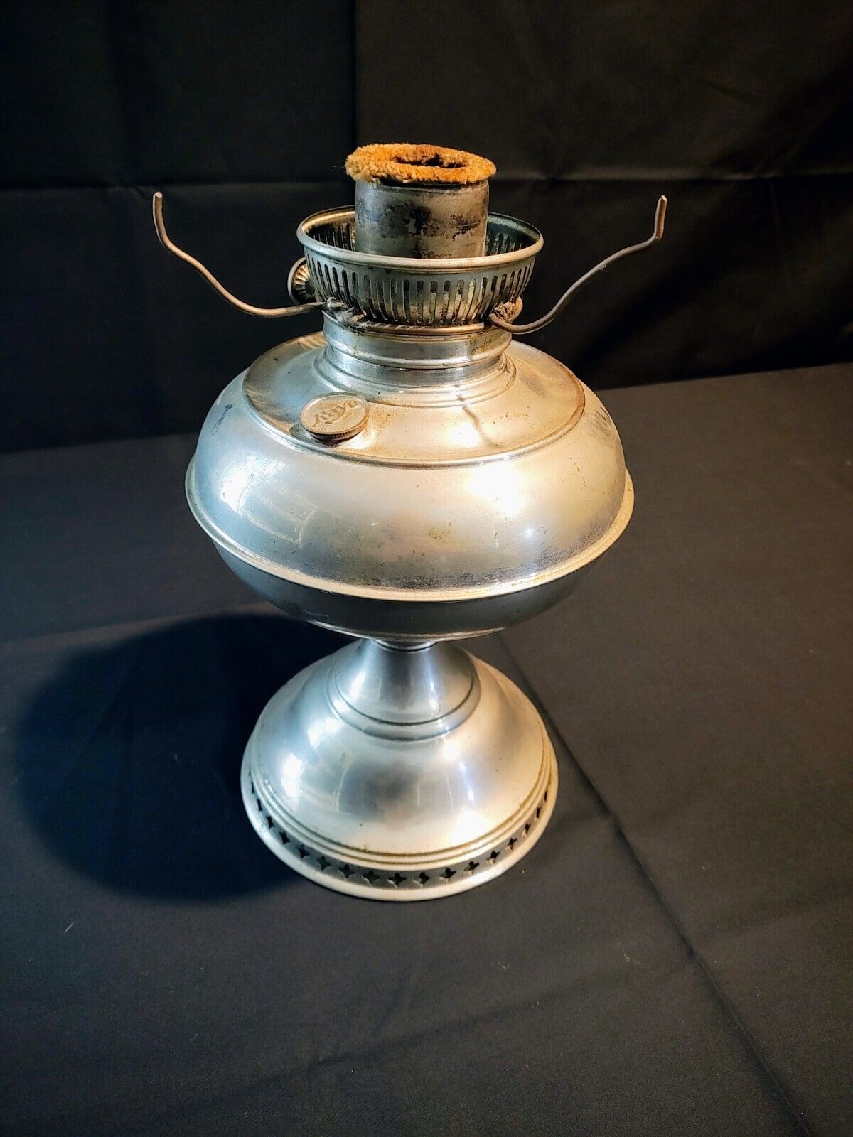 Beautiful Victorian Rayo Antique Aladdin  Lamp. 