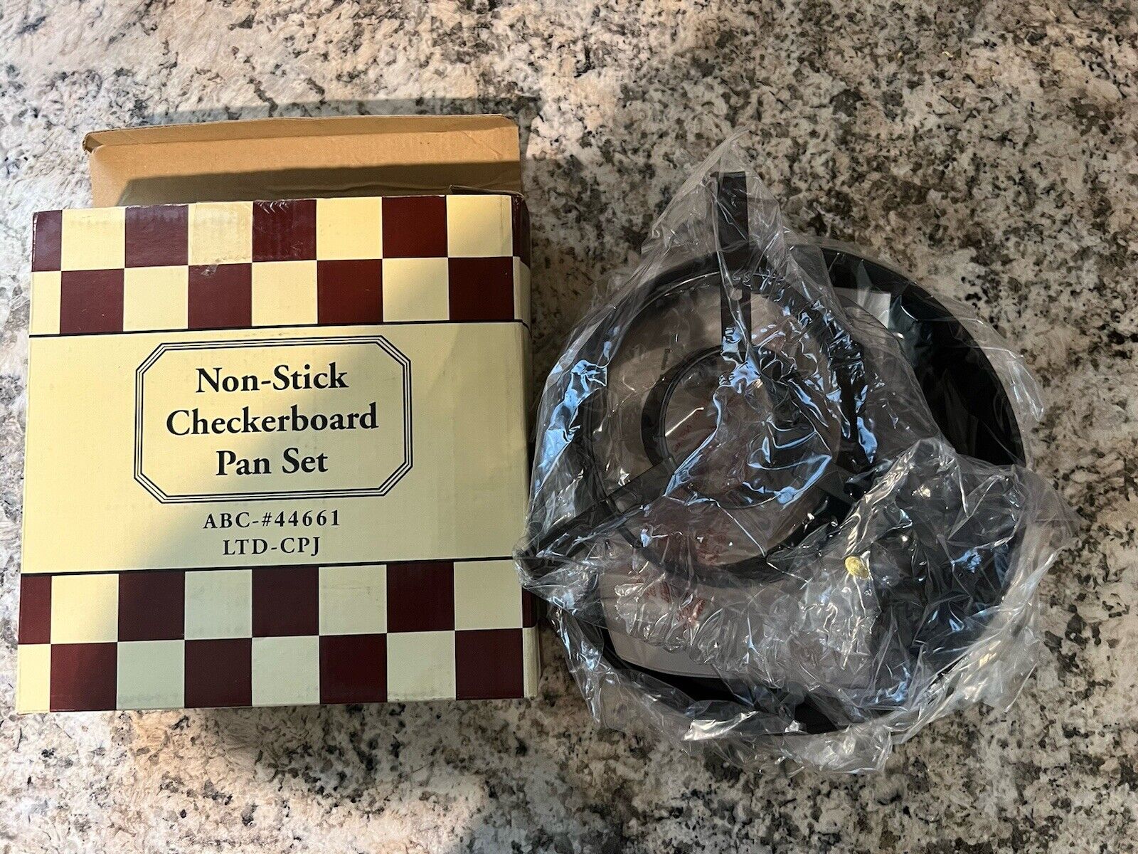 CHECKERBOARD CAKE PAN SET Non-Stick ABC New SEE PHOTOS #44661 LTD