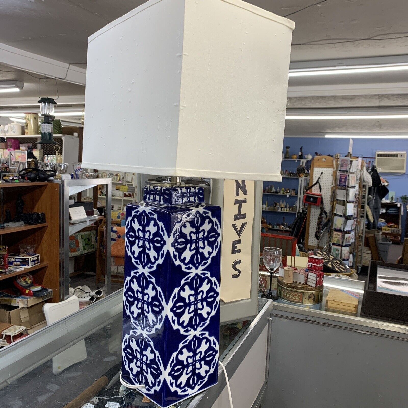 Blue and White Geometric Square Porcelain Vase Table Lamp  “dd”