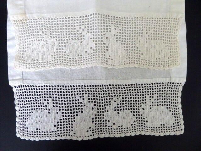 Very Fancy Vintage 1930\'s Filet Lace Linen RABBITS Guest Hand Towel 12x29\