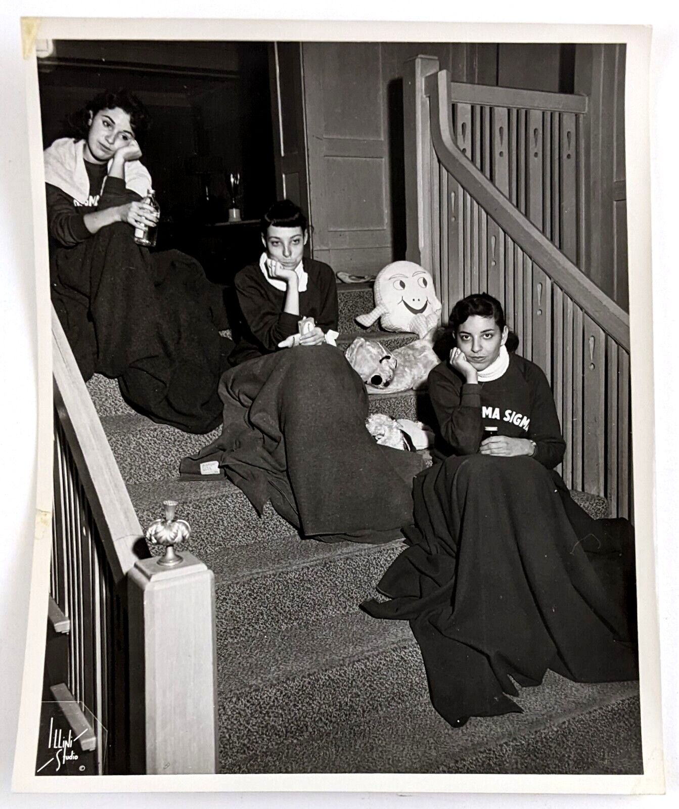 1950s Phi Sigma Sigma Sorority Girls Looking Sad Sick Illinois Illini VTG Photo