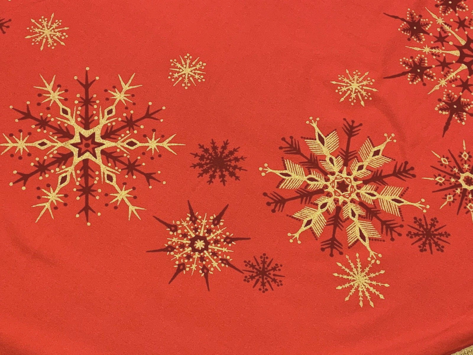 Vintage MCM Round Printed Christmas Tablecloth Sparkle Snowflakes 59\