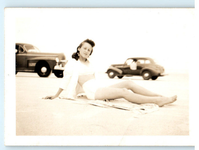 Vintage Photo 1947 Post WW2 Daytona Honeymoon, Pinup Style Beach w/ Cars 3.5x2.5
