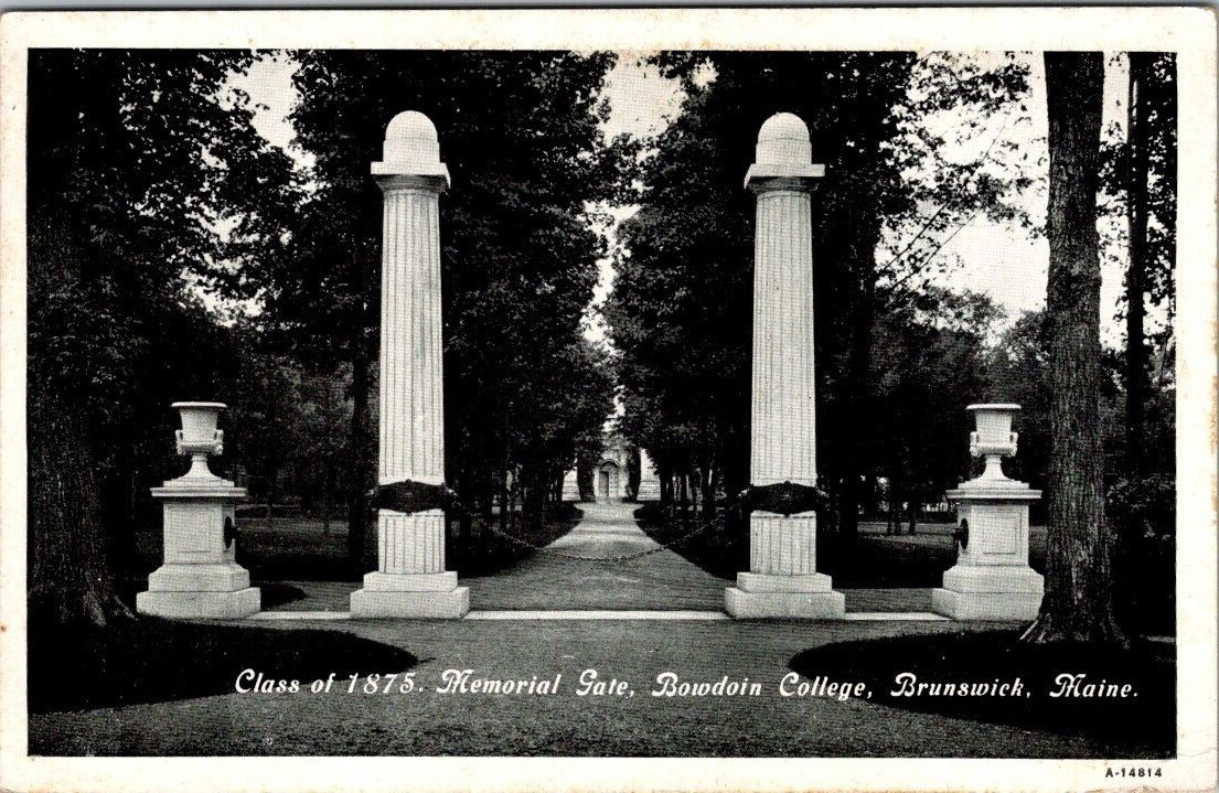 Class of 1875 Memorial Gate, Bowdoin College, Brunswick, Maine. Postcard. B7.