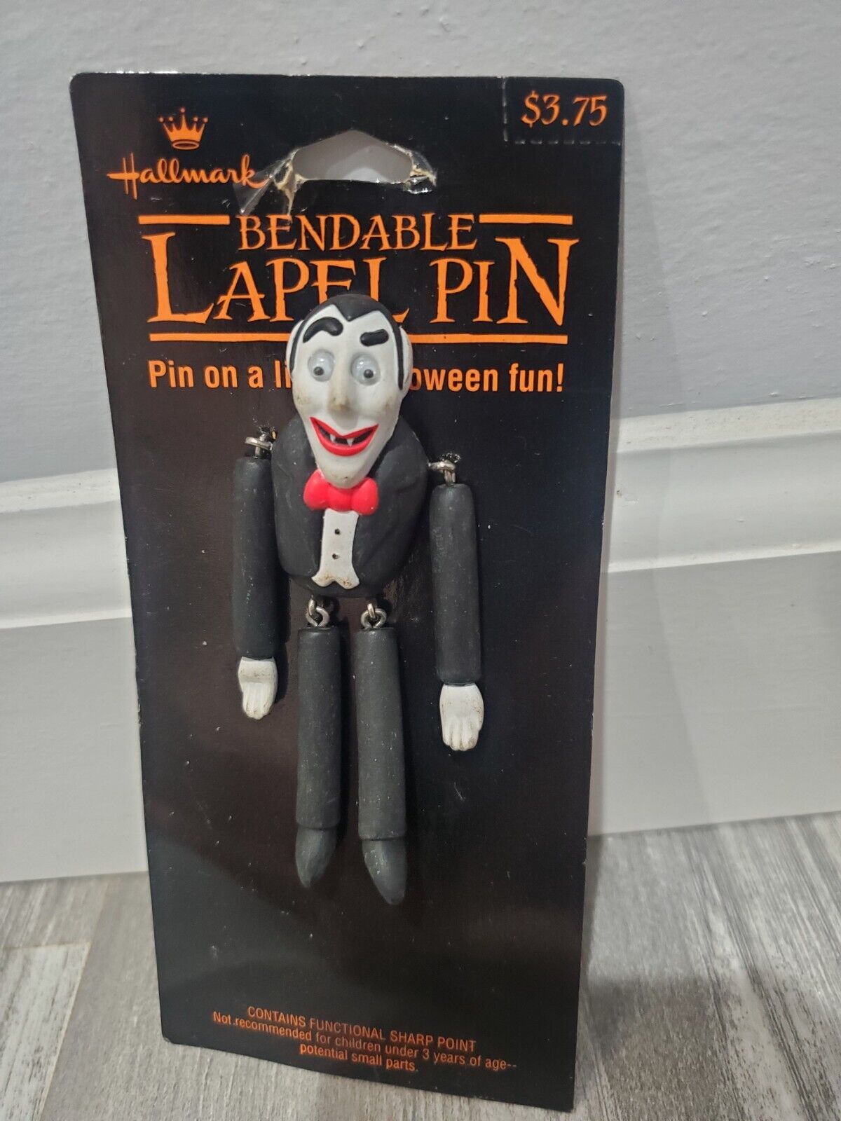 Vintage Hallmark Halloween Vampire Dracula Articulated Googly Eye Lapel Pin