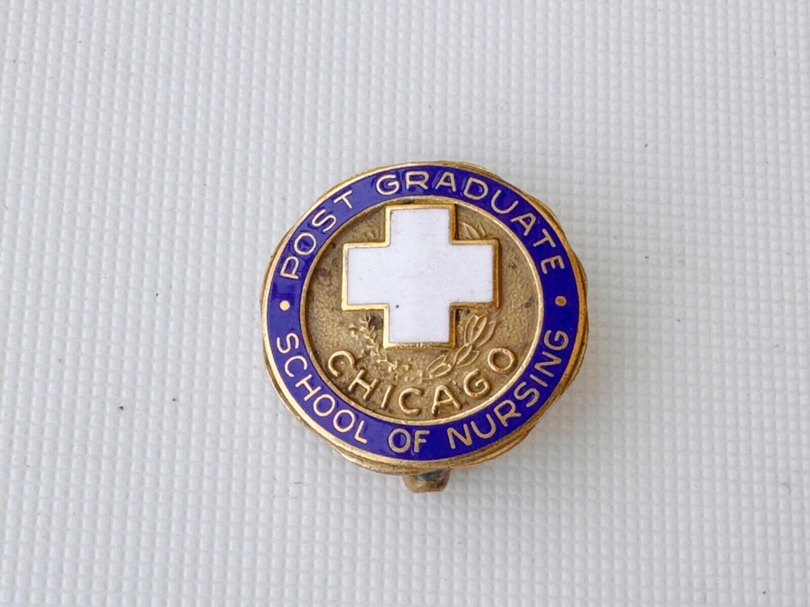 vintage chicago post graduate school of nursing pin 3/4 inch