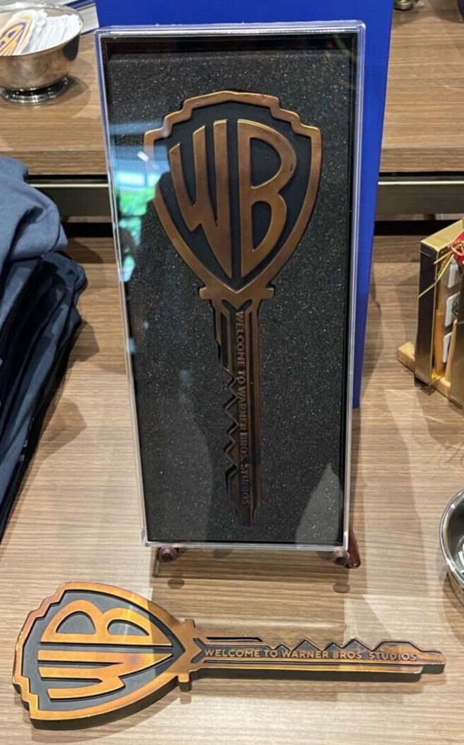Warner Bros Studio Tour Hollywood 100 Years WB Decorative Key New in Box