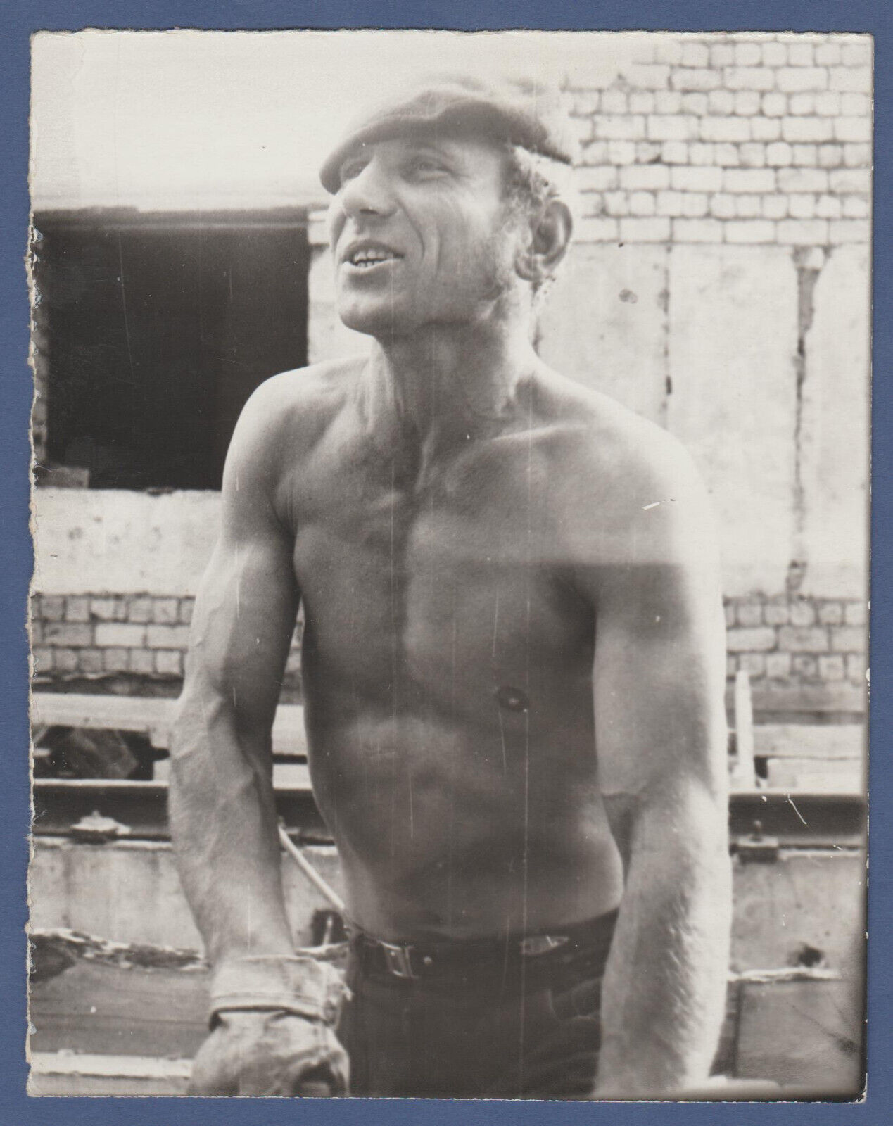 Shirtless guy pumped arms naked torso bulge muscles gay int Old Vintage Photo