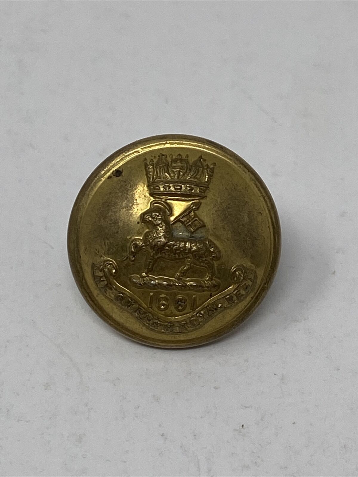 British Army Queens Royal Regiment West Surrey Button Pitt Backmark Vintage