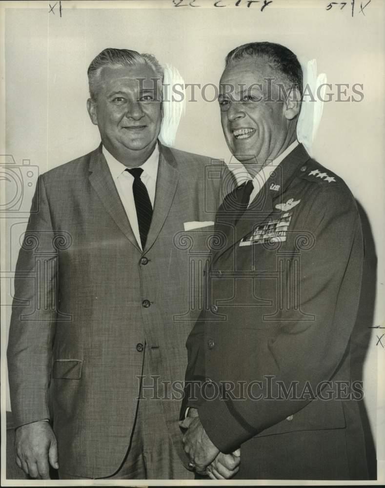 1966 Press Photo General Thomas S. Moorman with William Childress at Jung Hotel
