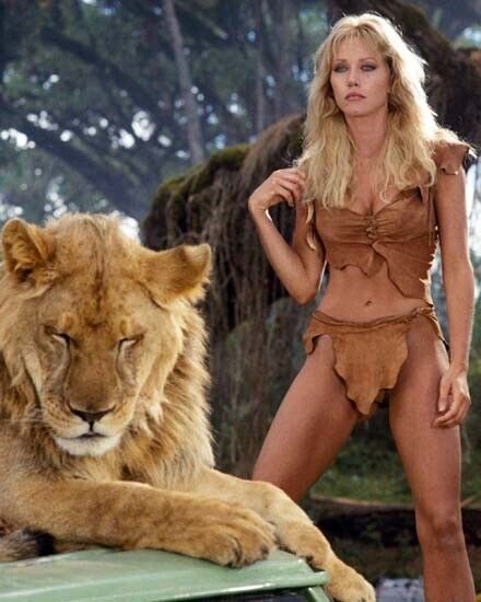 Tanya Roberts poses as Sheena Queen of the Jungle 1984 with lion Poster
