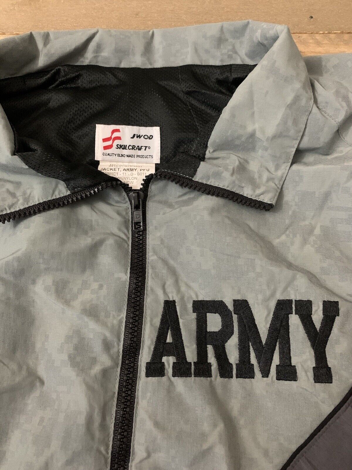 US Army Skilcraft JWOD PFU Mens Jacket M Short Gray Digital Camo Nylon Vented