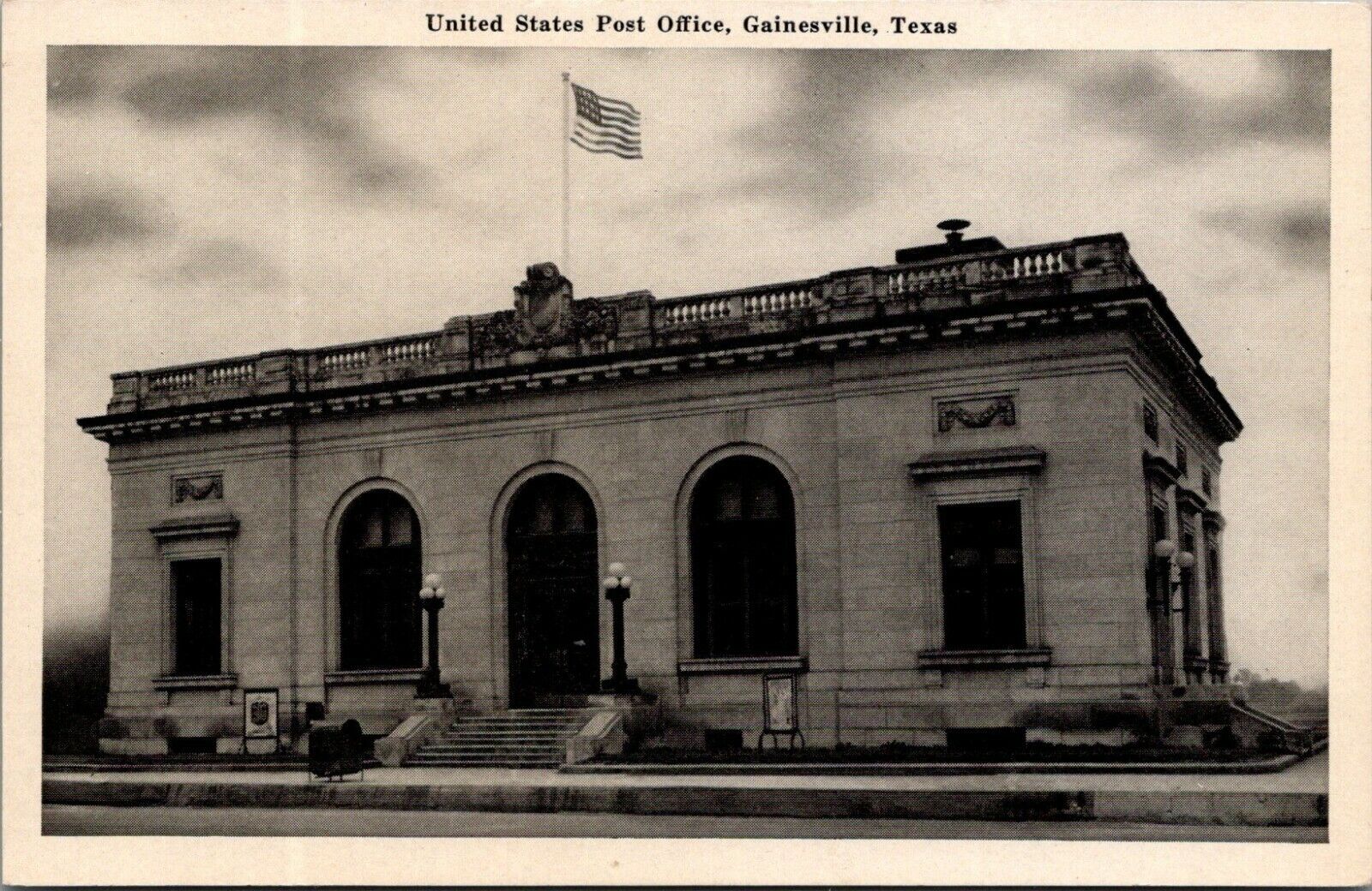 Gainesville TX~Recruitment Poster @ US Post Office~Parapet~Flag 1940s Postcard