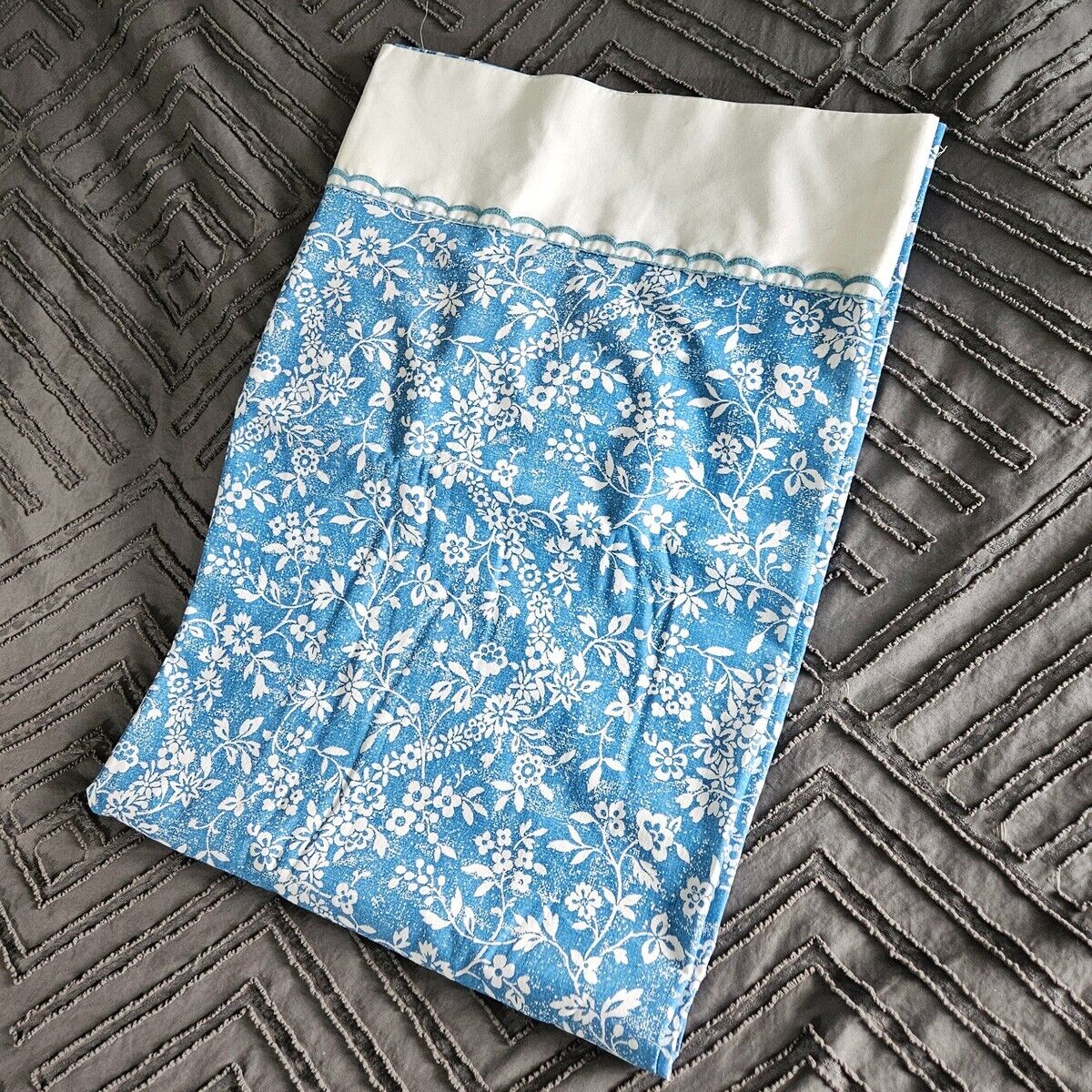 Vintage TWIN FLAT Blue White Floral Sheet