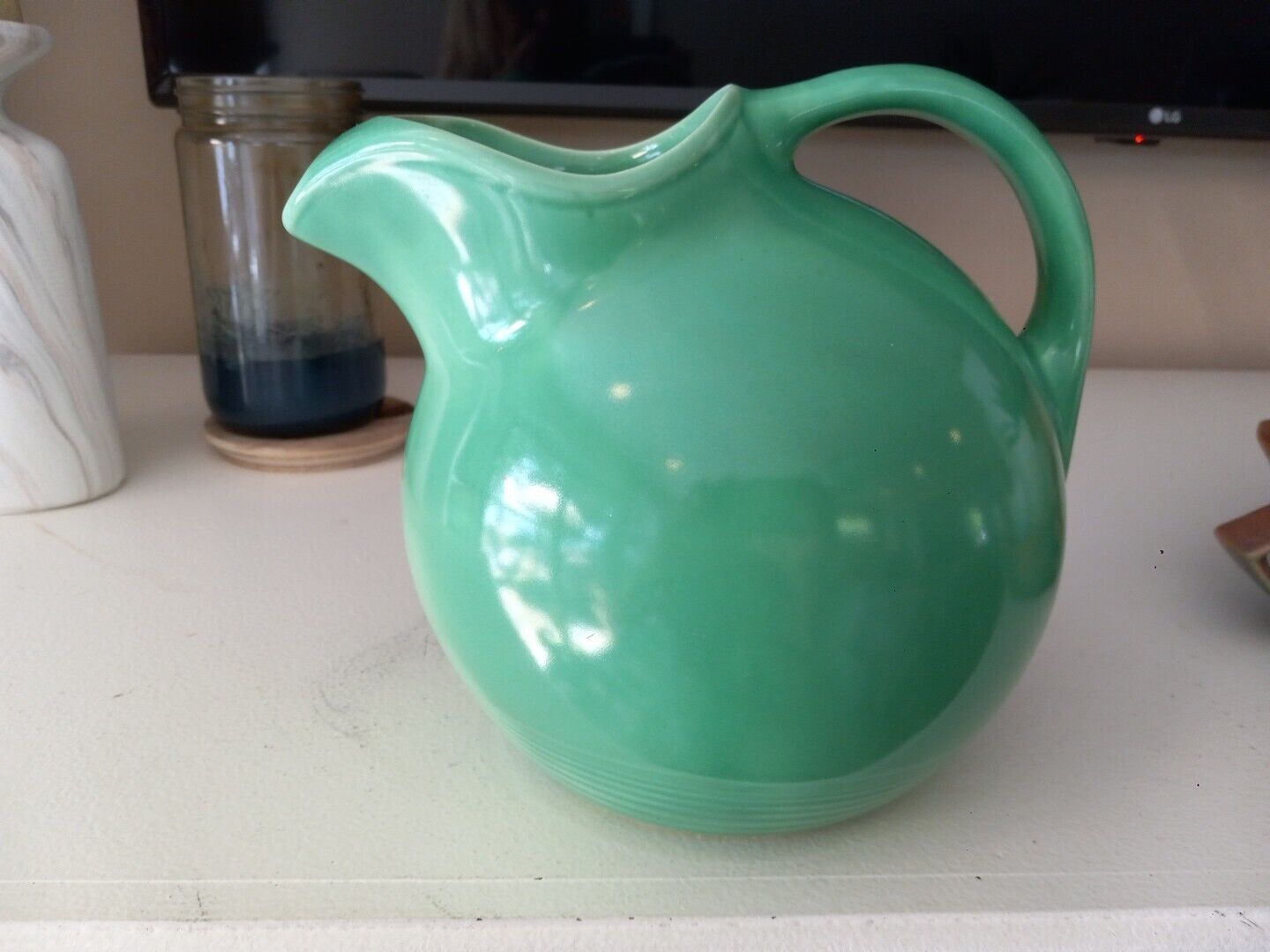 VINTAGE HALL POTTERY RETRO GREEN BALL SHAPE WATER JUICE PITCHER W/ ICE LIP #633