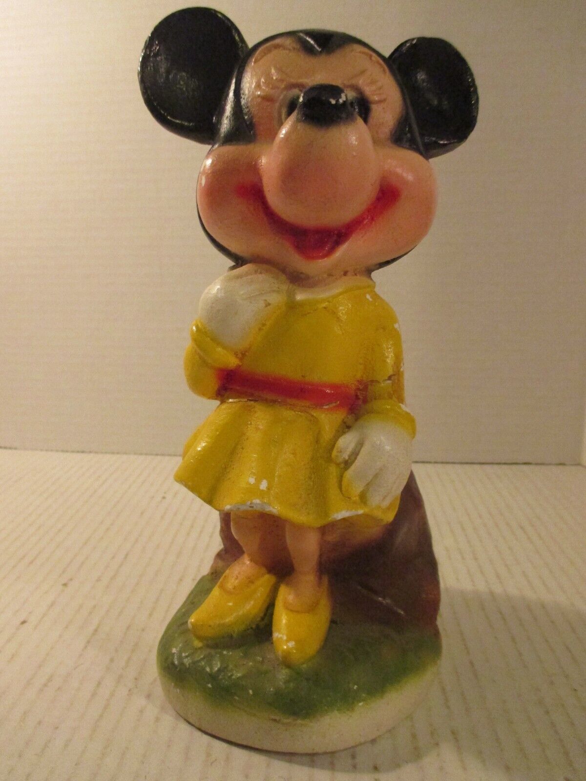 Vintage  Minnie 9 inch bank  Figurine Mexico  TOMALA  JAL  market