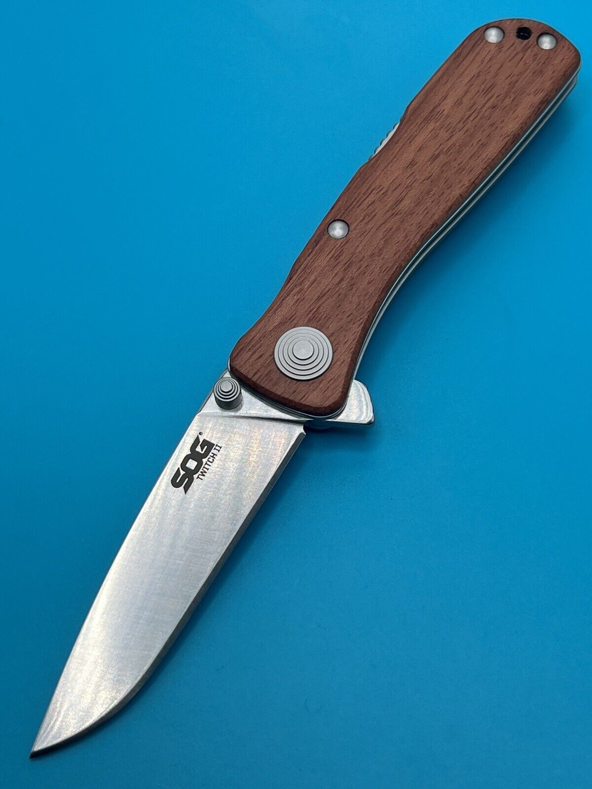 SOG Twitch II Wood Assisted Folding Pocket Knife - Excellent condition