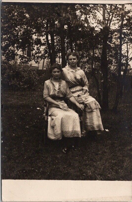 1914 MILWAUKEE Wisconsin RPPC Real Photo Postcard Two Young Ladies / Sisters