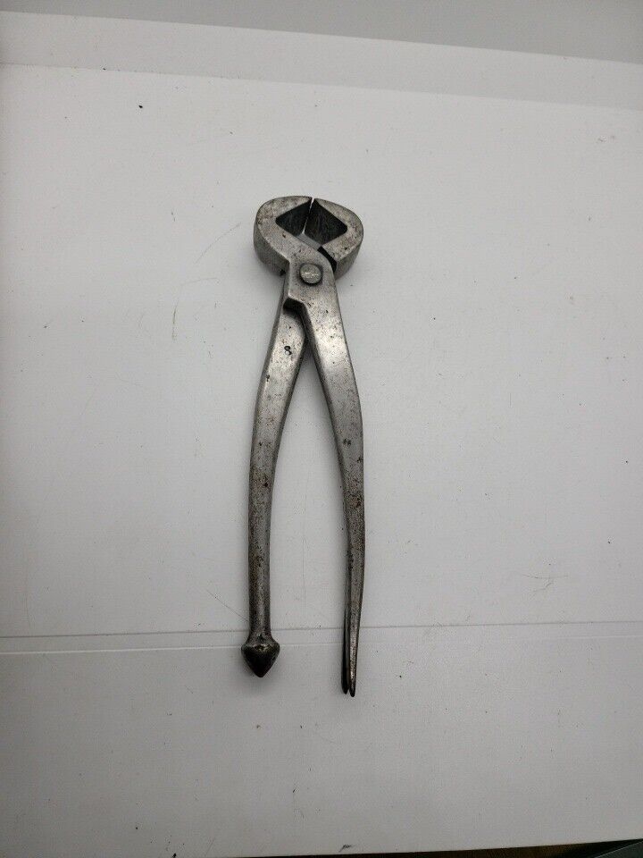 Vintage Clobbers Pliers Pincers Carpenters Nail Nipper Tool 9 Inch Used