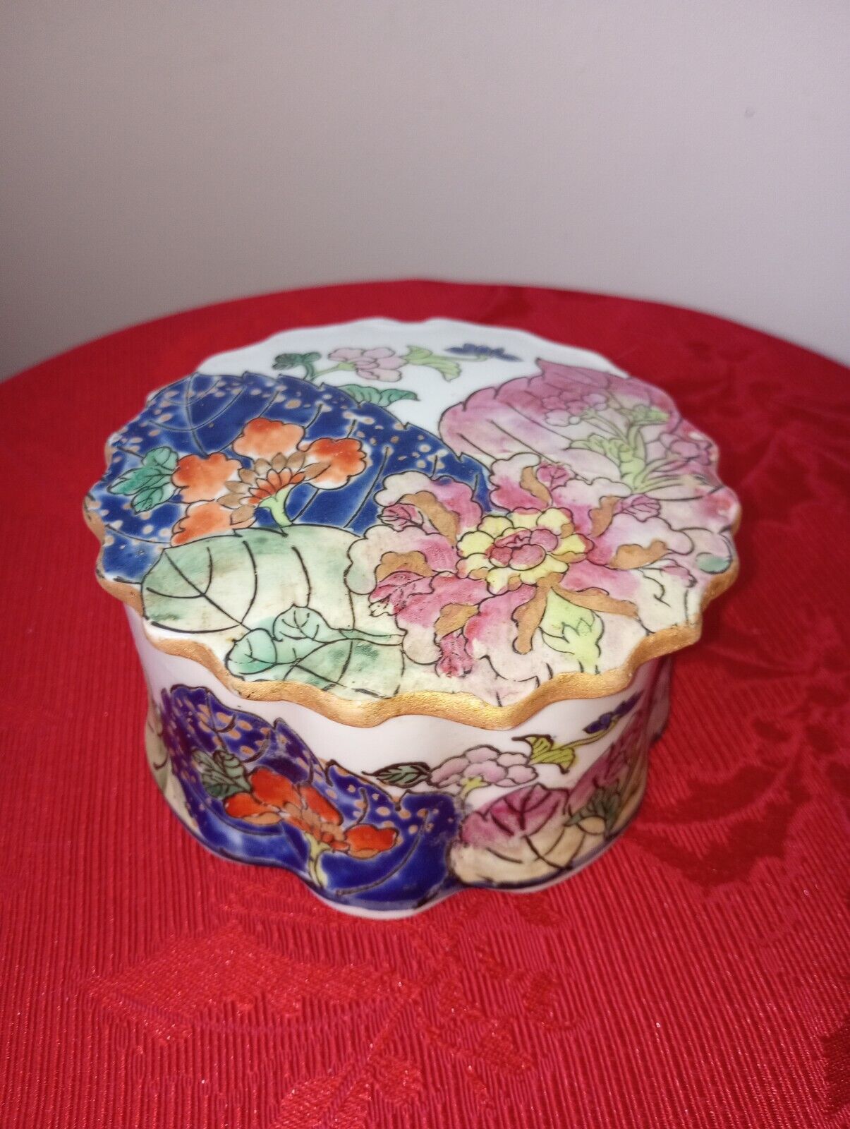  Vintage Oriental Tobacco Leaf  Porcelain Trinket Box 