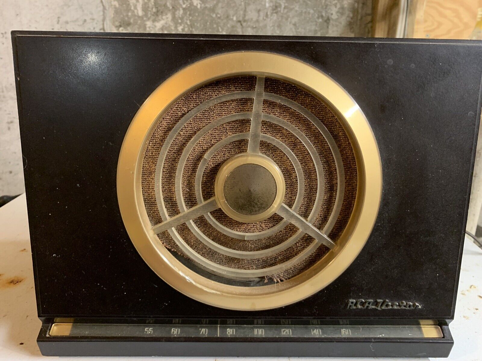 Vintage RCA Victor 9x-561 AM Tube Radio
