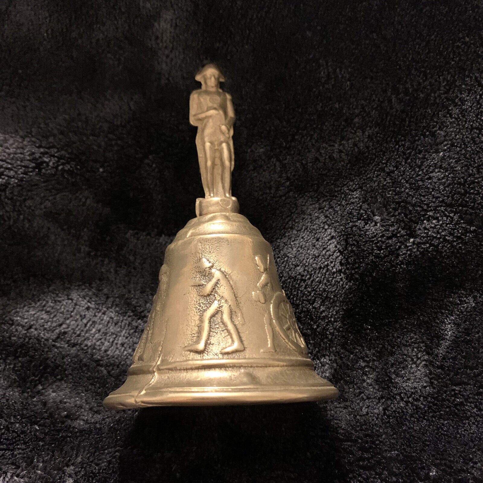 NAPOLEON BRASS WATERLOO HAND / TABLE BELL .GREAT TING EUC