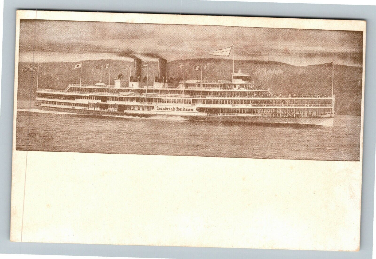 Hudson River Dayline Riverboat, Vintage Postcard