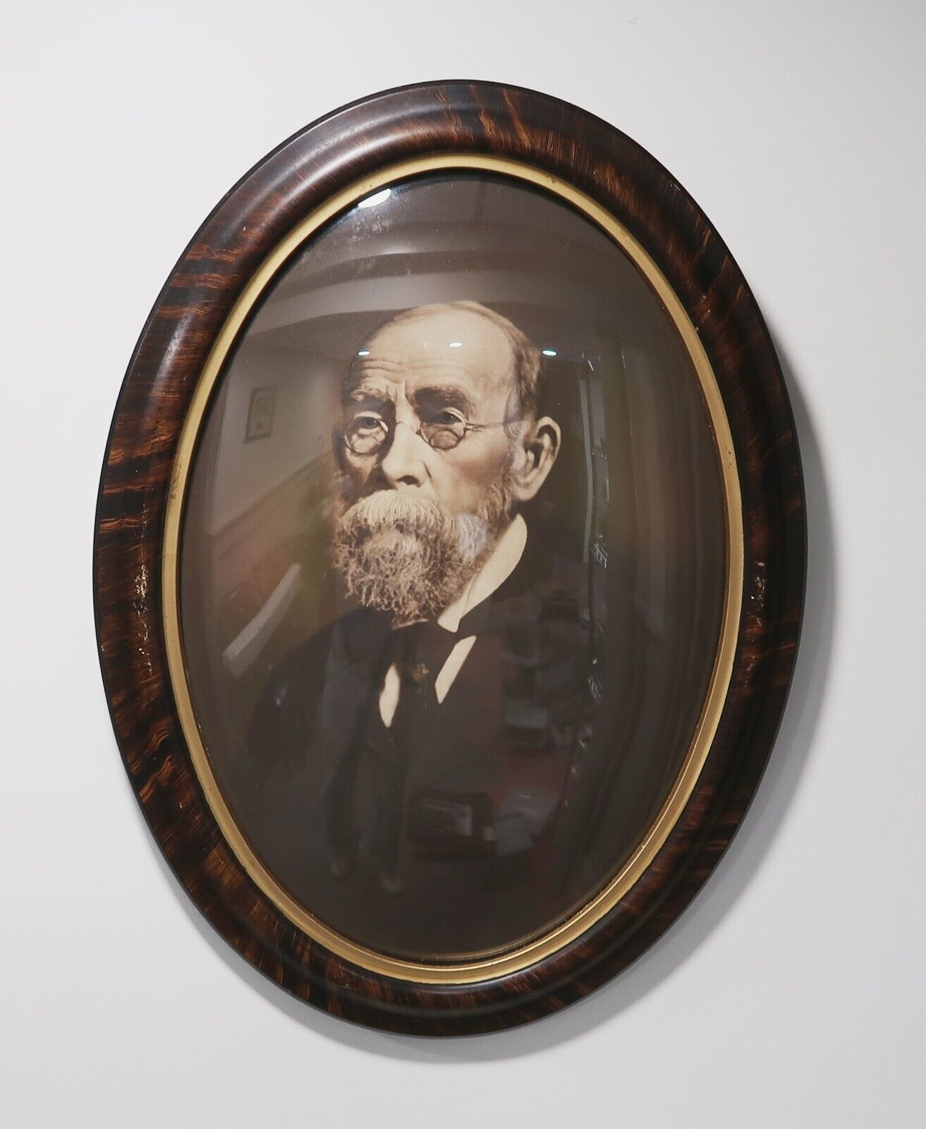Beautiful Tiger WoodFrame With Bubble Glass, Portrait of Gentleman 16.5