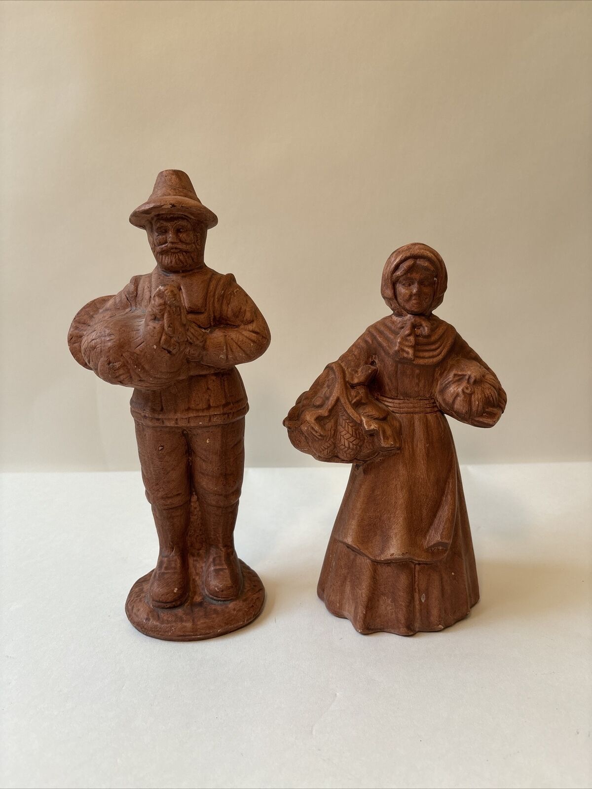 Vintage Thanksgiving Pilgrim Husband & Wife Ceramic Figurine Set
