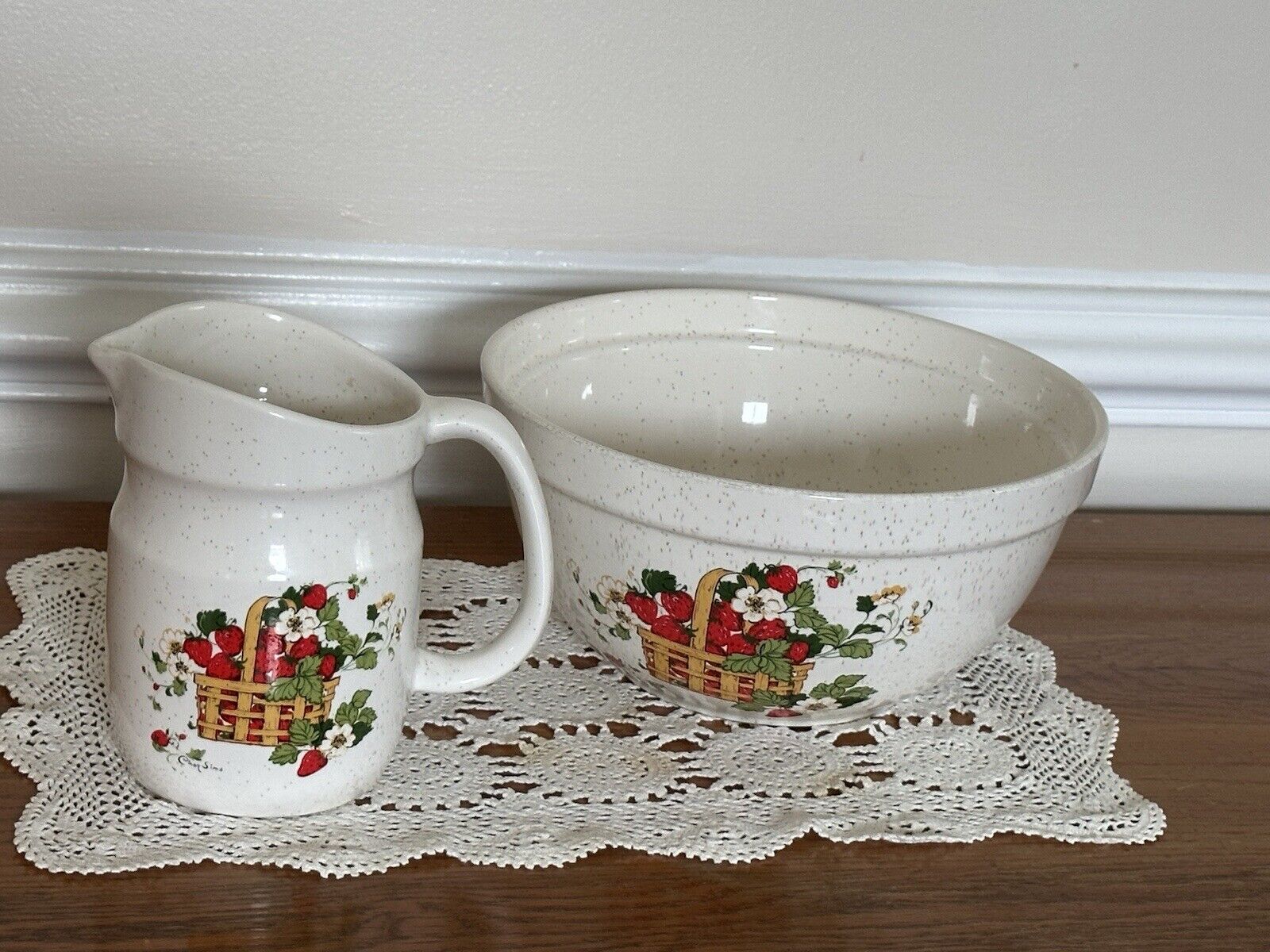 🍓Valentines ❤️ Vintage Treasue Craft Strawberry Pitcher and Large Bowl 🍓