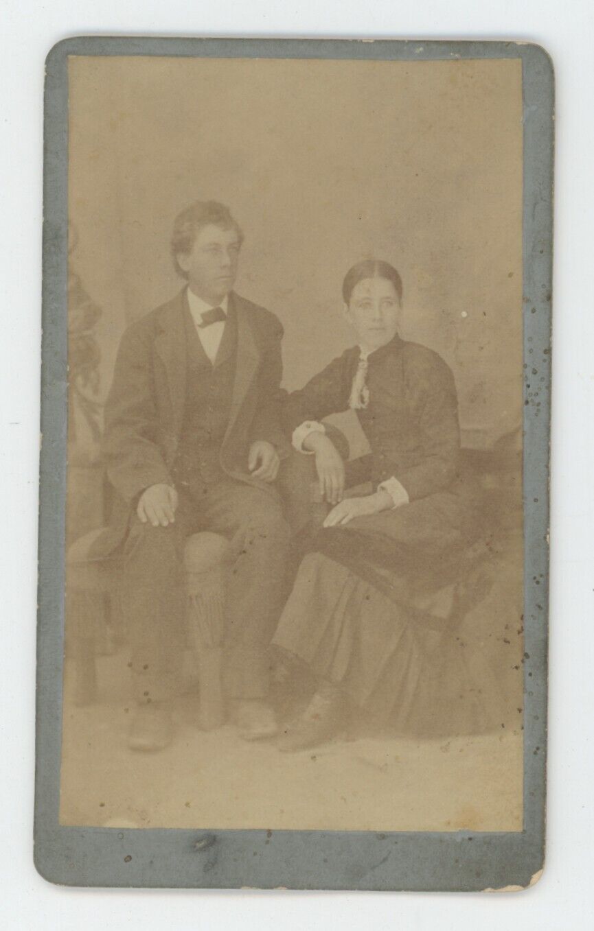 Antique CDV c1870s Lovely Young Couple in Fancy Clothes Parkhill, Ontario Canada