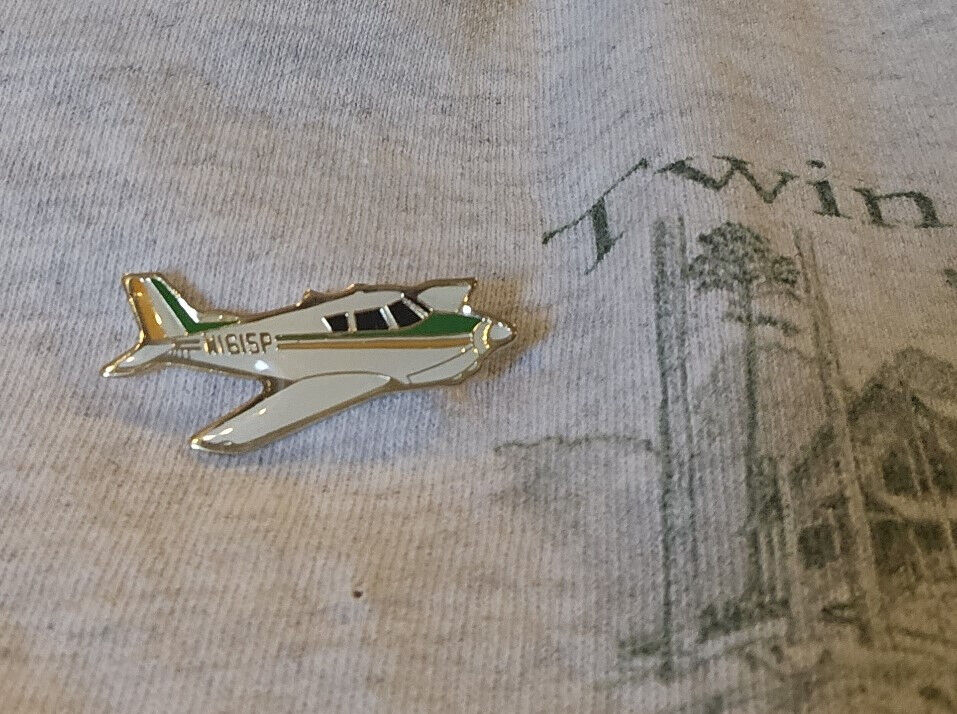 PIPER ARROW ? Low Wing Single Engine AIRCRAFT LAPEL PIN BADGE 1.3 INCHES 