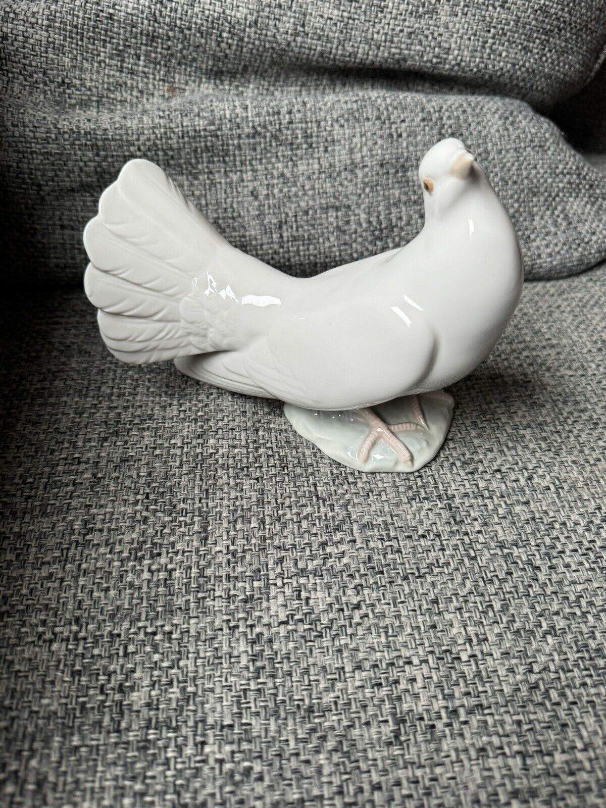 Vintage 1977 LLADRO Hand Made In Spain Porcelain White Fantail Dove Pigeon Bird
