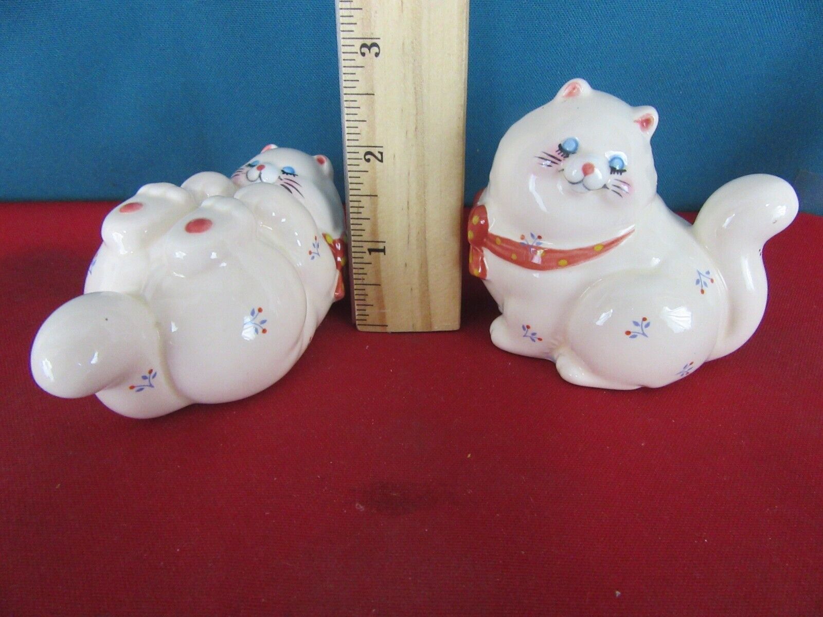 13.  Vintage Set of Smiling Cats Kittens Porcelain Sitting Lying Pink 1987 Korea