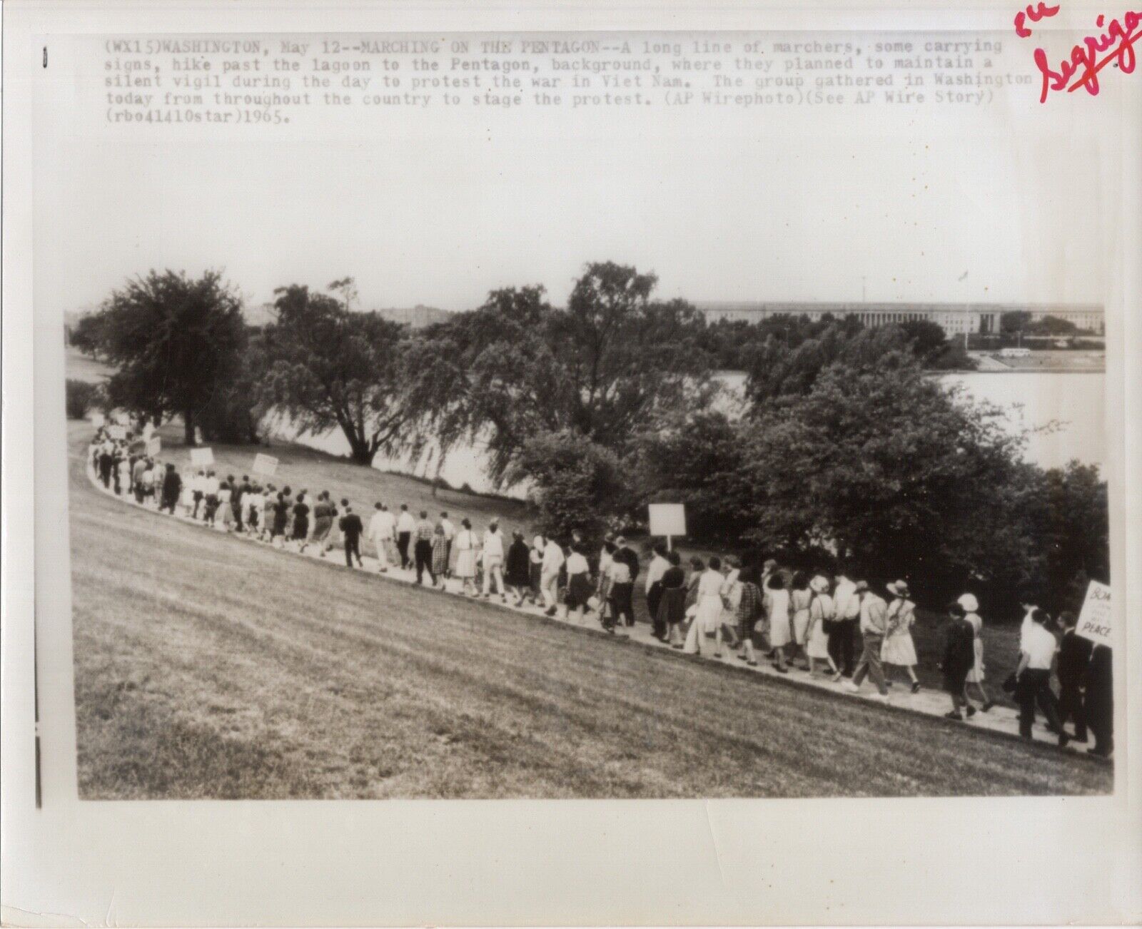 Original 1965 Civil Rights Press Photograph Marching On The Pentagon