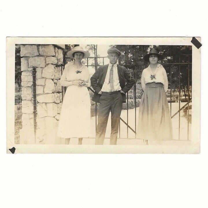 1910s Women Man at Brackenridge Park San Antonio Texas Vintage Snapshot Photo