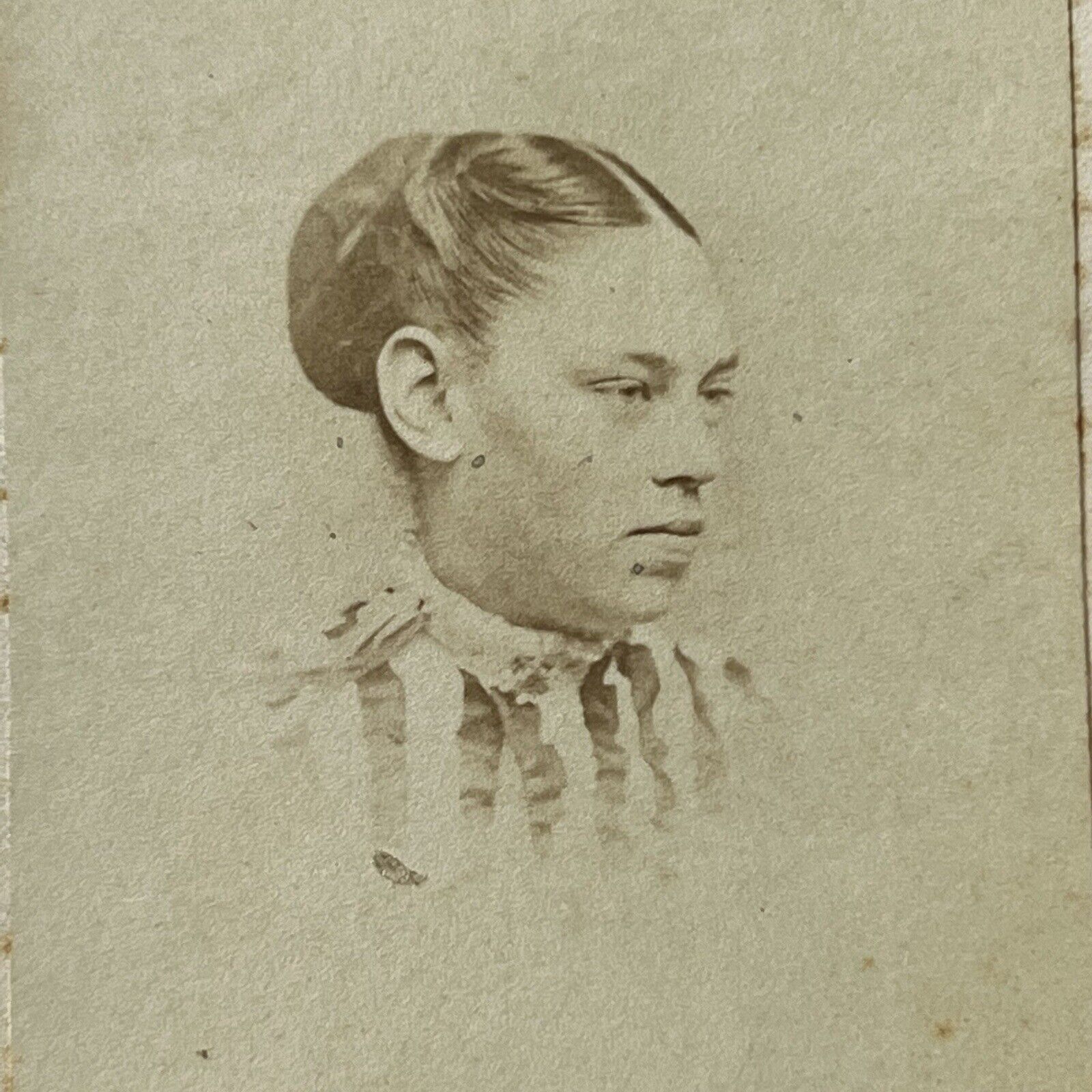 Antique CDV Photograph Beautiful Young Woman Civil War Era New Bedford MA