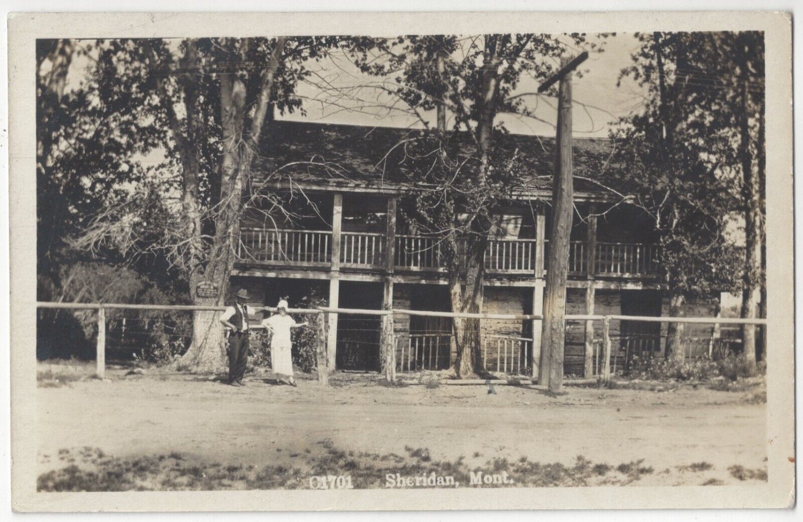 1917 Sheridan, Montana - REAL PHOTO Hotel - Vintage Postcard
