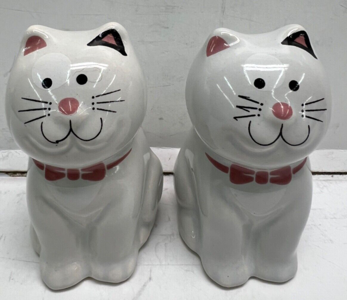 cozy cats collection cute cats with pink bows salt and pepper shakers