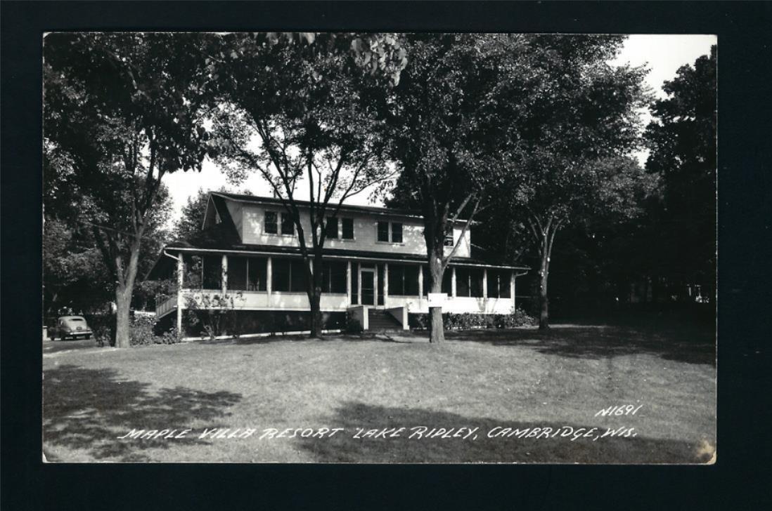 Cambridge Wisconsin WI 1949 RPPC Maple Villa Resort Main Lodge, Auto Lake Ripley
