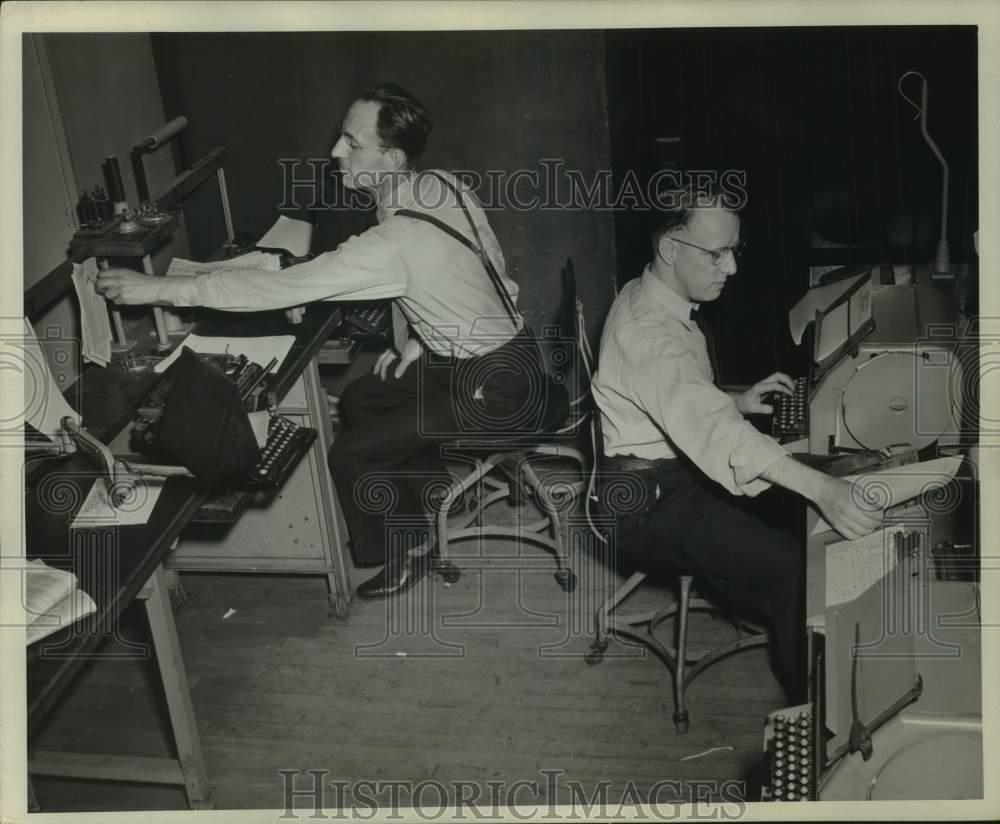 1949 Press Photo Milwaukee Sentinel Employees - mje00878