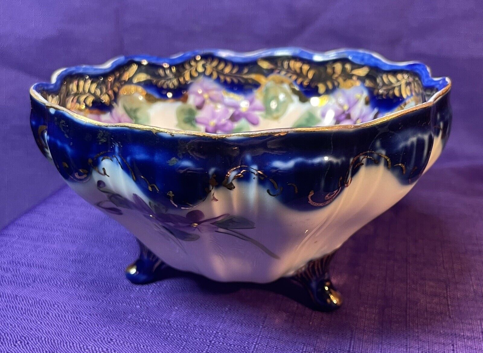 Japanese Moriage 3 Footed Bowl 5.5in Hand Painted Porcelain Gold Trimmed Vtg